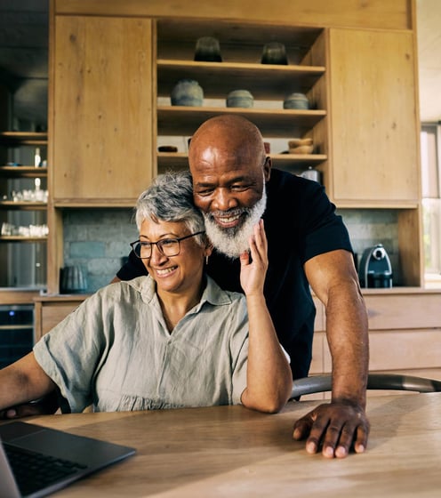 Retired-couple-looking-at-laptop